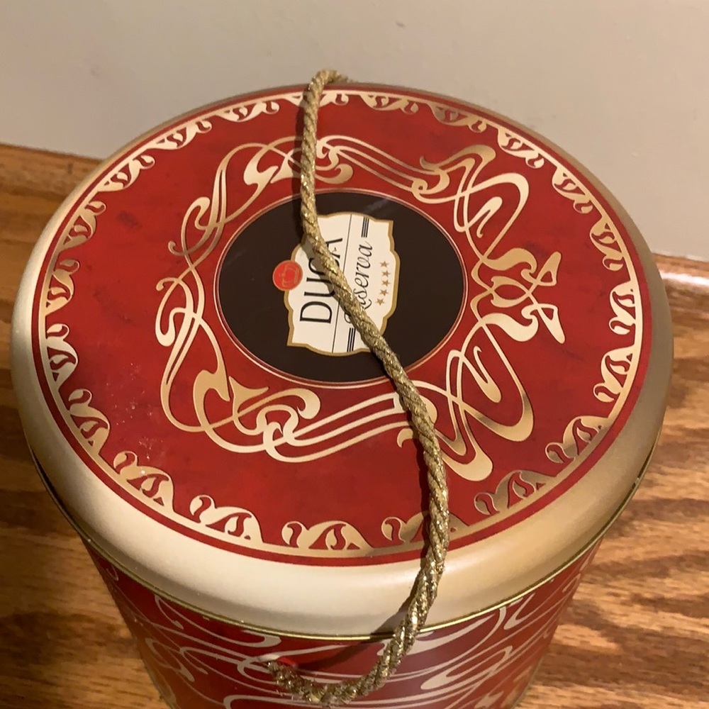 Empty Cookie Box - Picture 6 of 12